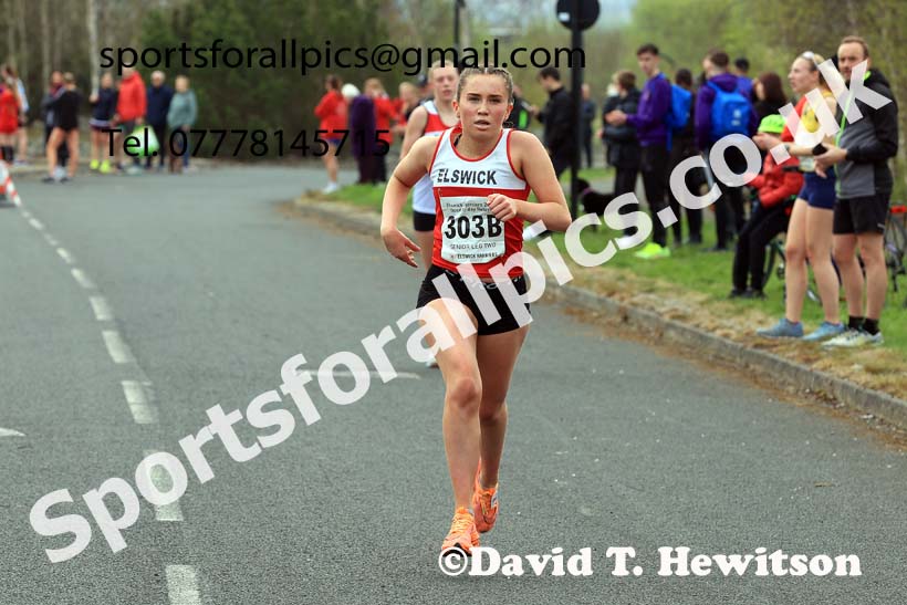SSenior womens relay, 2025 Elswick Harriers Good Friday Road Relays, Newburn, Newcastle upon Tyne. Photo: David T. Hewitson/Sports for All Pics